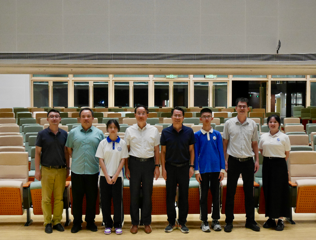 走进明德高级中学：院士领航启智未来，纳米科学点亮青春梦想